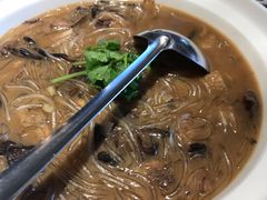 新小鸡蘑菇炖粉条-四姐妹东北饺子(沙尾路店)
