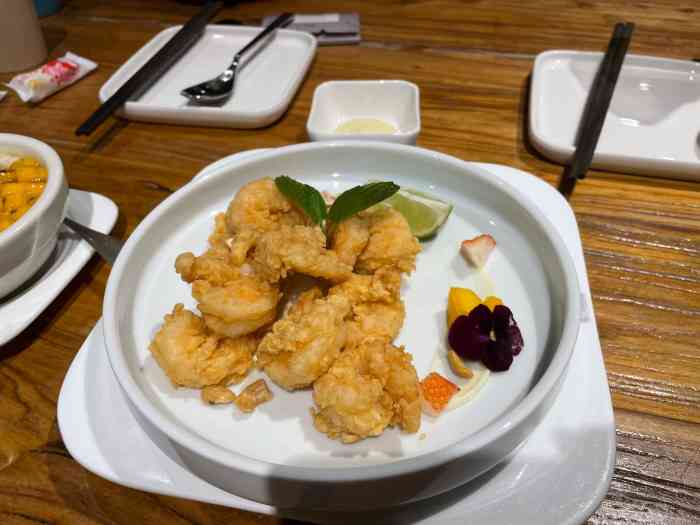 曼玉餐厅(国贸店)-"排队的人总是很多,所以差不多十一点半就到.