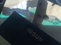 -王府井奥莱临潼小镇(临潼店)