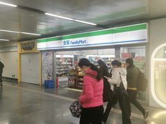 -全家便利店(宜山路站店)