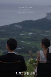 -现代经典婚纱摄影