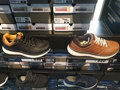 -SKECHERS 斯凯奇(上海国际时尚中心店)