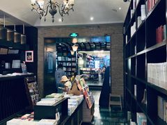 -钟书阁(松江泰晤士小镇店)