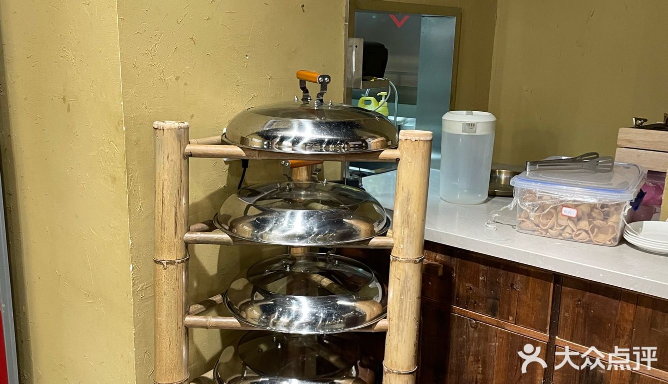 锅来乐地锅鸡：特色餐馆大揭秘