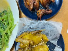 红烧乳鸽-煲煲掂风味煲仔饭餐厅(西区店)