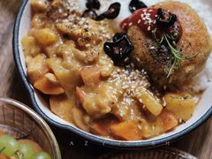 咖喱鸡肉饭配可乐饼-懒鱼时光馆(沙坪坝店)