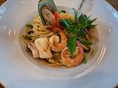 -Chom Cafe and Restaurant