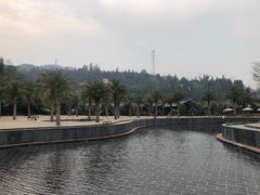 -腾冲洞山温泉村