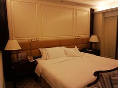 -深圳富苑皇冠假日套房酒店