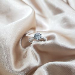 -威德钻石-克拉钻大本营(南京东路店)