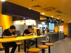 -麦当劳(上海虹桥站30B检票口楼上)