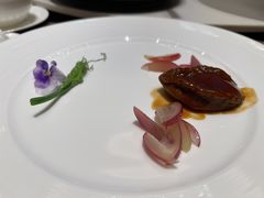 溏心鲍鱼佐樱桃酸奶油酱-泉客厅Spring Pavilion(303M空中会客厅)