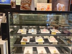 面包甜点陈列柜-麦当劳(汉口火车站候车室店)