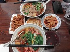 -爆炸头阿姨小四川正宗川味小吃(无任何分店)