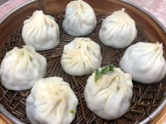 荠菜鲜肉小笼包-曼曼汤包(建国西路店)