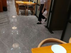 -国庆鱼头鱼尾馆(盛世华庭店)