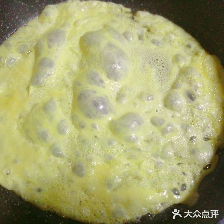 颜色靓丽的家常韭菜炒鸡蛋