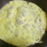 颜色靓丽的家常韭菜炒鸡蛋