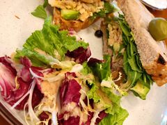 香草鸡肉牛油果三明治-COMMUNE幻师(五角场店)