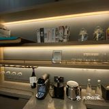 从浴缸走到浴室有点远。房间的用料扎实