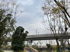 -茅草房·河畔园林火锅