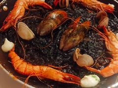 传统西班牙墨鱼汁海鲜饭-BROWNSTONE布朗石西班牙餐厅(深圳湾店)
