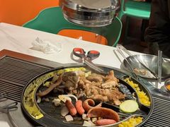 -山野的朋友露营炭火烤肉