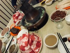 -洞庭洲·防空洞火锅·烧烤·铜锅涮肉(新百广场店)