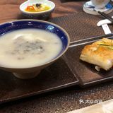 都是不一样的陈设，老板是信佛的