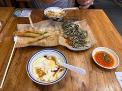 -云阿蛮云南生烫牛肉米线(奉贤路店)