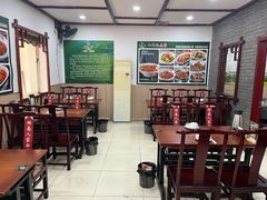 -湖南人家湘菜馆(镇江路店)