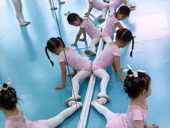 -西安小天鹅艺术团(曲江Alice店)