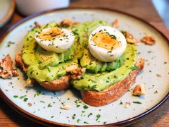 牛油果煮蛋吐司-RAC BAR(安福路店)