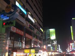 -六合夜市