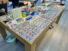 -天空之镜眼镜店蔡司依视路配镜授权零售店(望京颐堤港店)