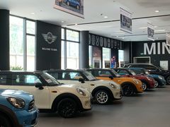 -上海宝诚尊悦宝马4S店(静安店)