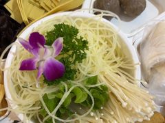 -鸡遇虾煲干锅火锅(小寨金莎店)