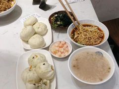 -李与白包子铺(桐梓林店)