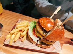 -三勾JJJ Burger&Coffee(梅溪湖店)