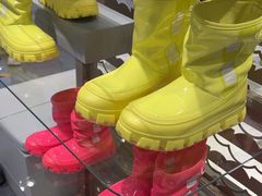 -UGG(燕莎奥特莱斯购物中心店)