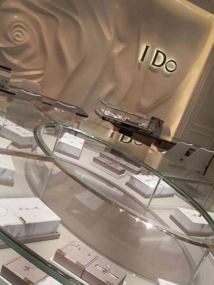 ido(龙德广场店)-"这家店在龙德广场一楼.挺大的店面! i .