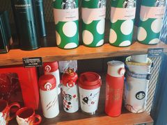 零售区-星巴克(青岛大拇指广场分店)