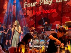 -FOUR PLAY BAR