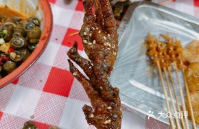 Homemade Charcoal-Grilled Spicy Chicken Feet