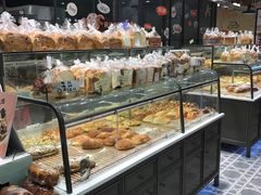 面包甜点陈列柜-面包新语(滨湖万达店)