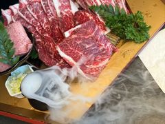 -铭牛烧肉·和牛海鲜自助(高新月牙湖店)