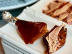 鸭头和鸭腿-羲和雅苑•北京烤鸭(平安国际金融中心店)