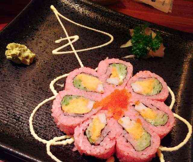 镶满斋寿司(梦时代店)-"97一家卖寿司的店 分了一半地方卖红薯条.