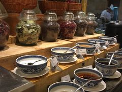 自助调料区-盛宴标帜西餐厅龙虾.鲍鱼•牛排(重庆喜来登大酒店)