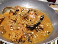 小鸡炖蘑菇-关东小磨东北菜(上海长风大悦城店)